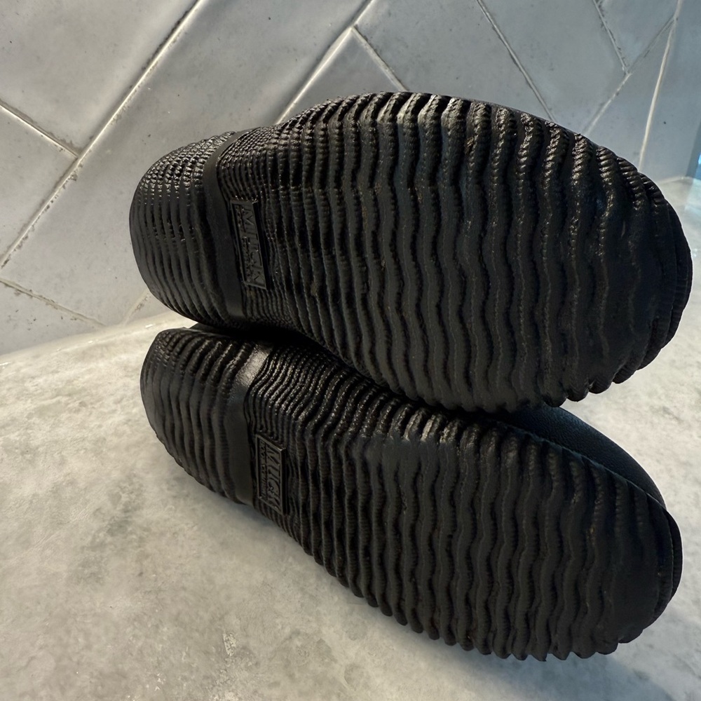 Muck Kids Black Boots Big Kid size 1 - Picture 5 of 7